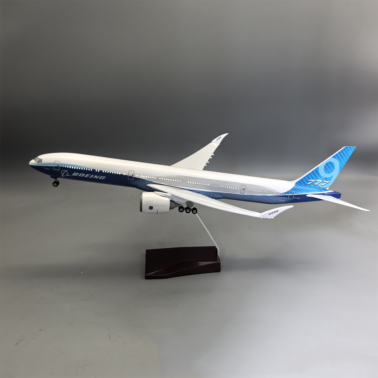 Model Kit Ixchel - 47cm 1/157 大型プロトタイプ B777-9X ダイキャストレジン製飛行機モデルキット、着陸装置付き、航空ギフトまたは飛行機玩具に最適