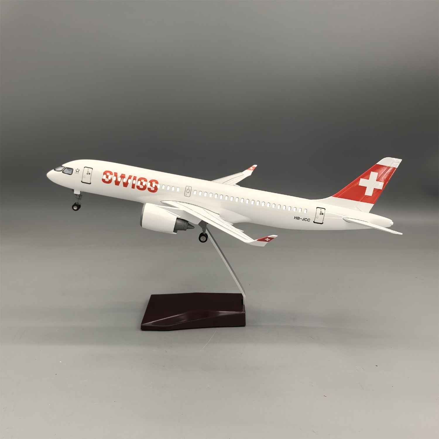 Model Kit Aircraft - 1/100スケール エアスイス A220-300 完成品模型飛行機キット ダイキャスト航空機 ランディングギア付き