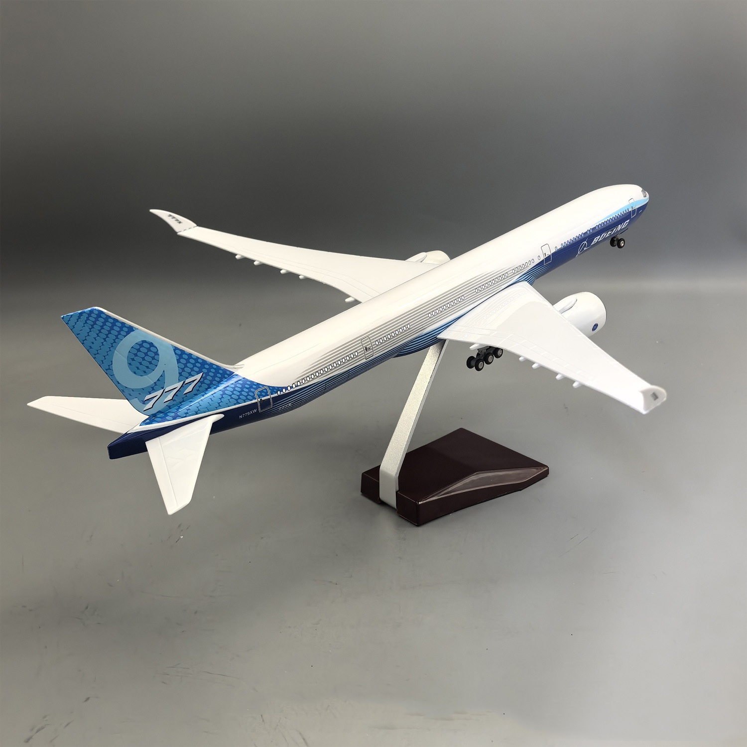 47cm 1/157 大型プロトタイプ B777-9X ダイ - Model Kit Ixchel のレビューと価格