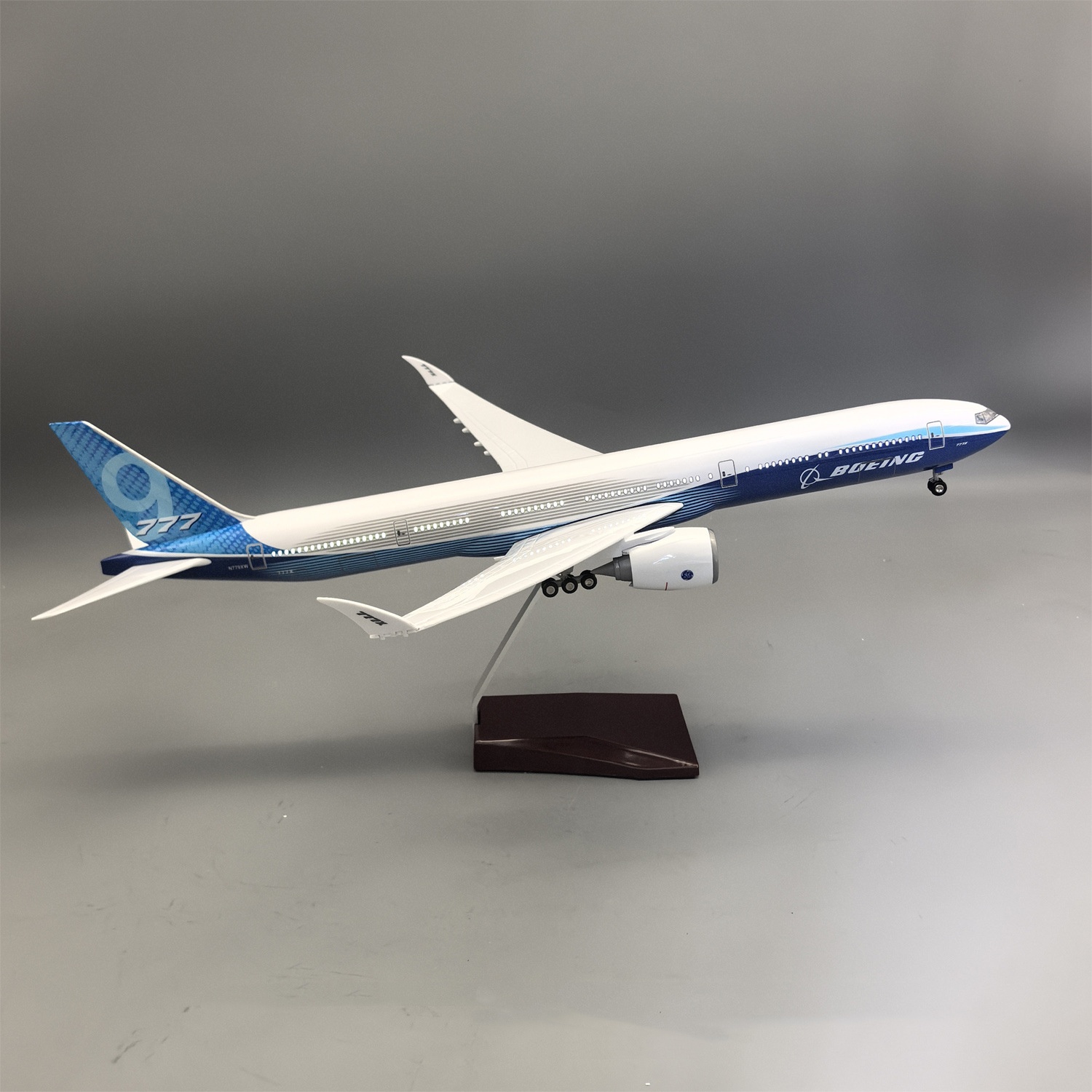 47cm 1/157 大型プロトタイプ B777-9X ダイ - Model Kit Ixchel のレビューと価格
