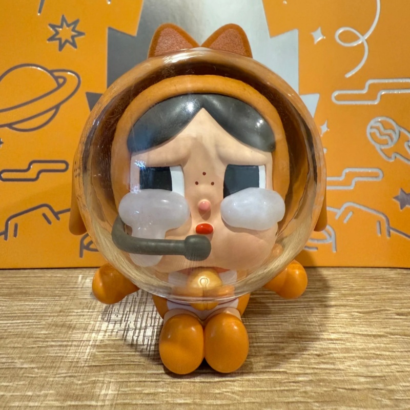 本物のポップマート クライベイビー スペースキャット オレン - Model Kit Figures のレビューと価格