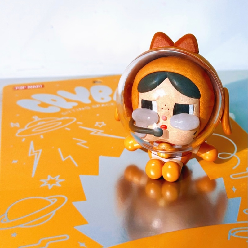 本物のポップマート クライベイビー スペースキャット オレン - Model Kit Figures のレビューと価格