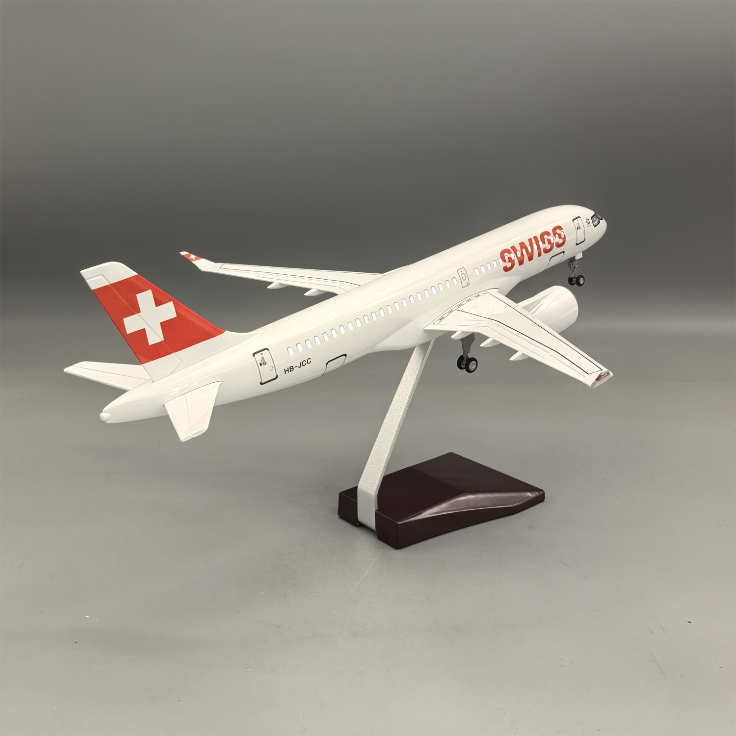 1/100スケール エアスイス A220-300 完成品模型 - Model Kit Aircraft のレビューと価格