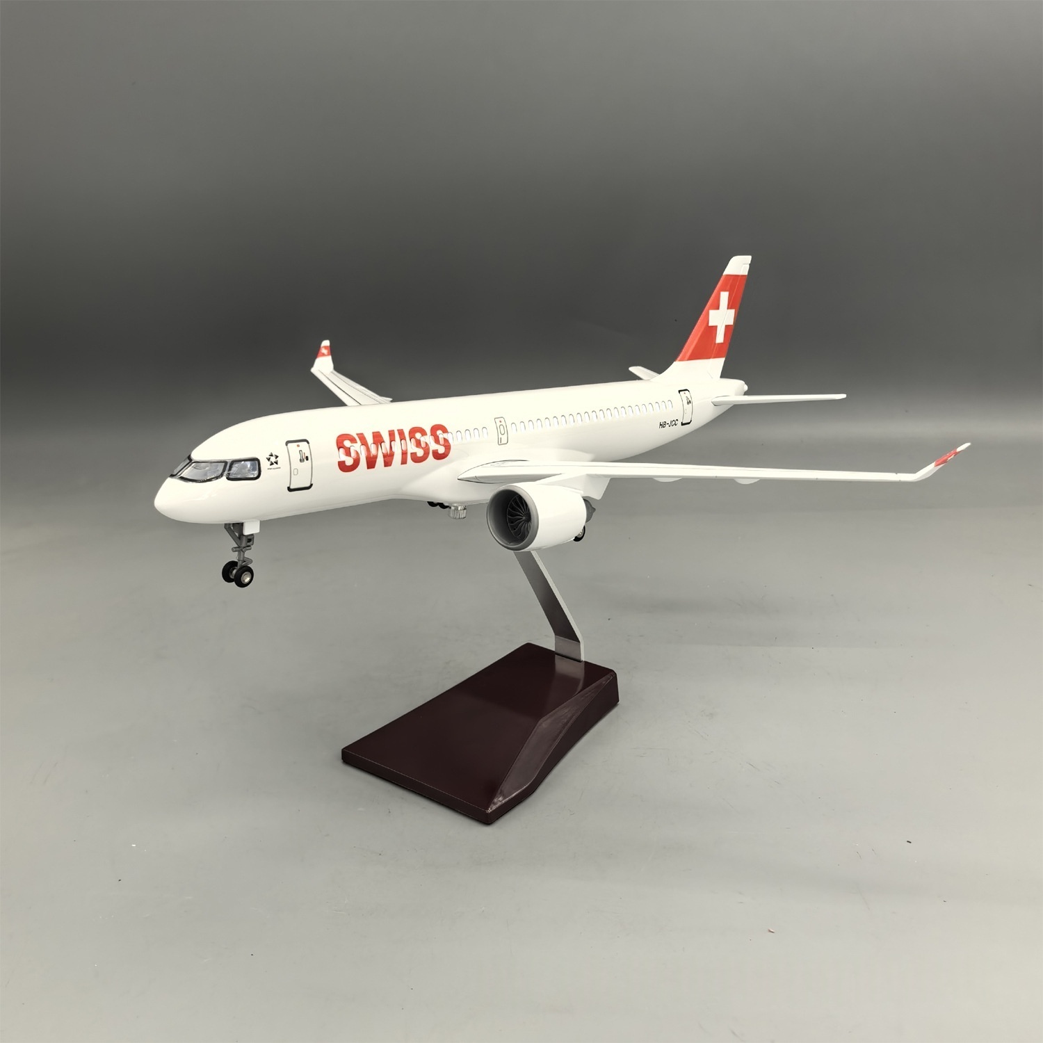 1/100スケール エアスイス A220-300 完成品模型 - Model Kit Aircraft のレビューと価格