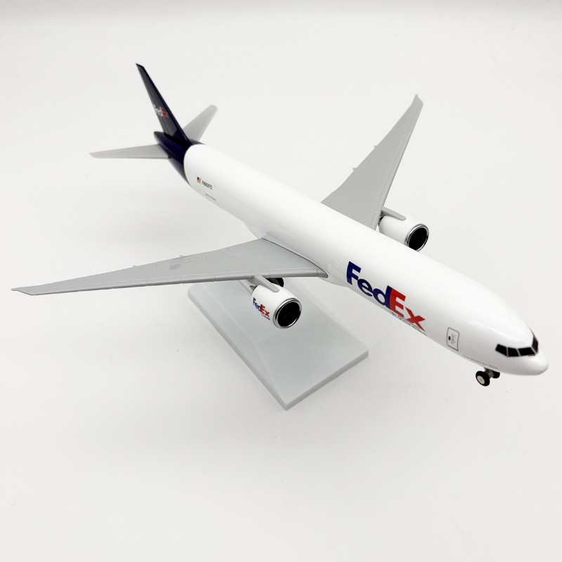 1/240スケールの航空機模型。全長30cmのフェデックスB - Model Kit Aircraft のレビューと価格
