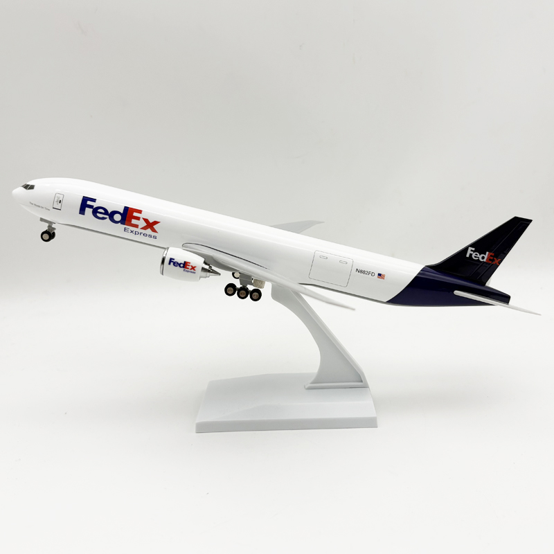 1/240スケールの航空機模型。全長30cmのフェデックスB - Model Kit Aircraft のレビューと価格