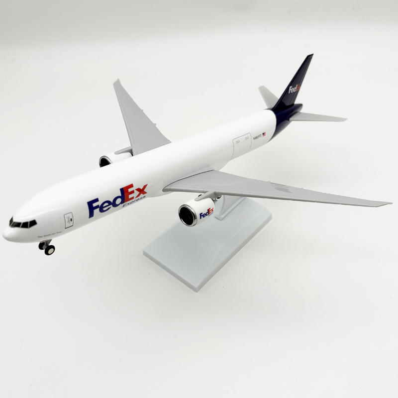 1/240スケールの航空機模型。全長30cmのフェデックスB - Model Kit Aircraft のレビューと価格